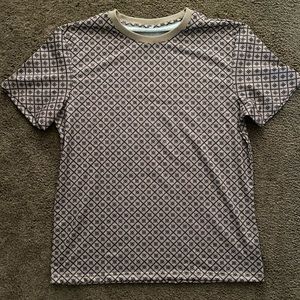 Men’s patterned tee large